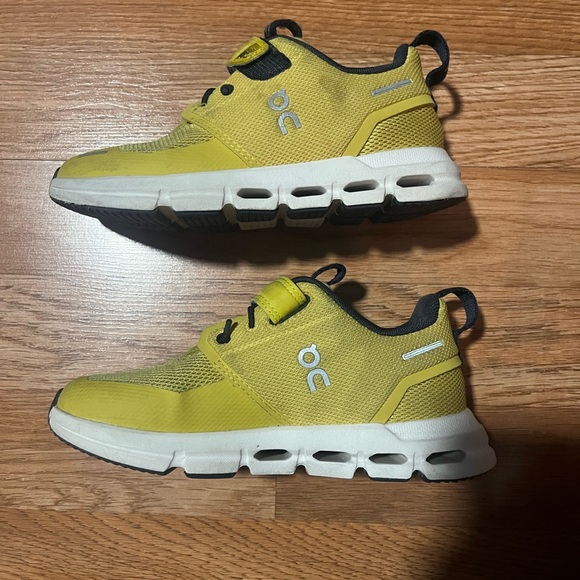 COPY - Kids On Cloud Velcro sneakers size 11 - Picture 4 of 8